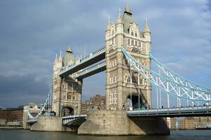 Tower Bridge (WikiCommons: Lohen11 CC)