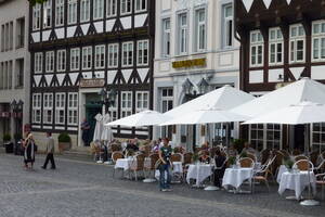 Torget i Hildesheim med Hotel Van der Valk