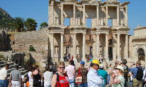 Celsus, Bilioteket i Efesos