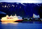 Hurtigruten kommer inn til Tromsø