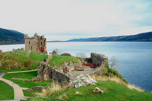 Urquhart Castle m/ Loch Ness