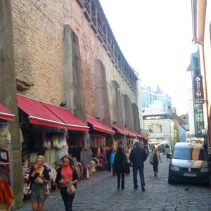 Salgsboder i bymuren, Tallinn