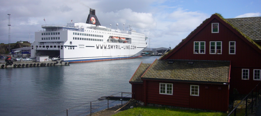 Norrøna sett fra Tinganes på Færøyene